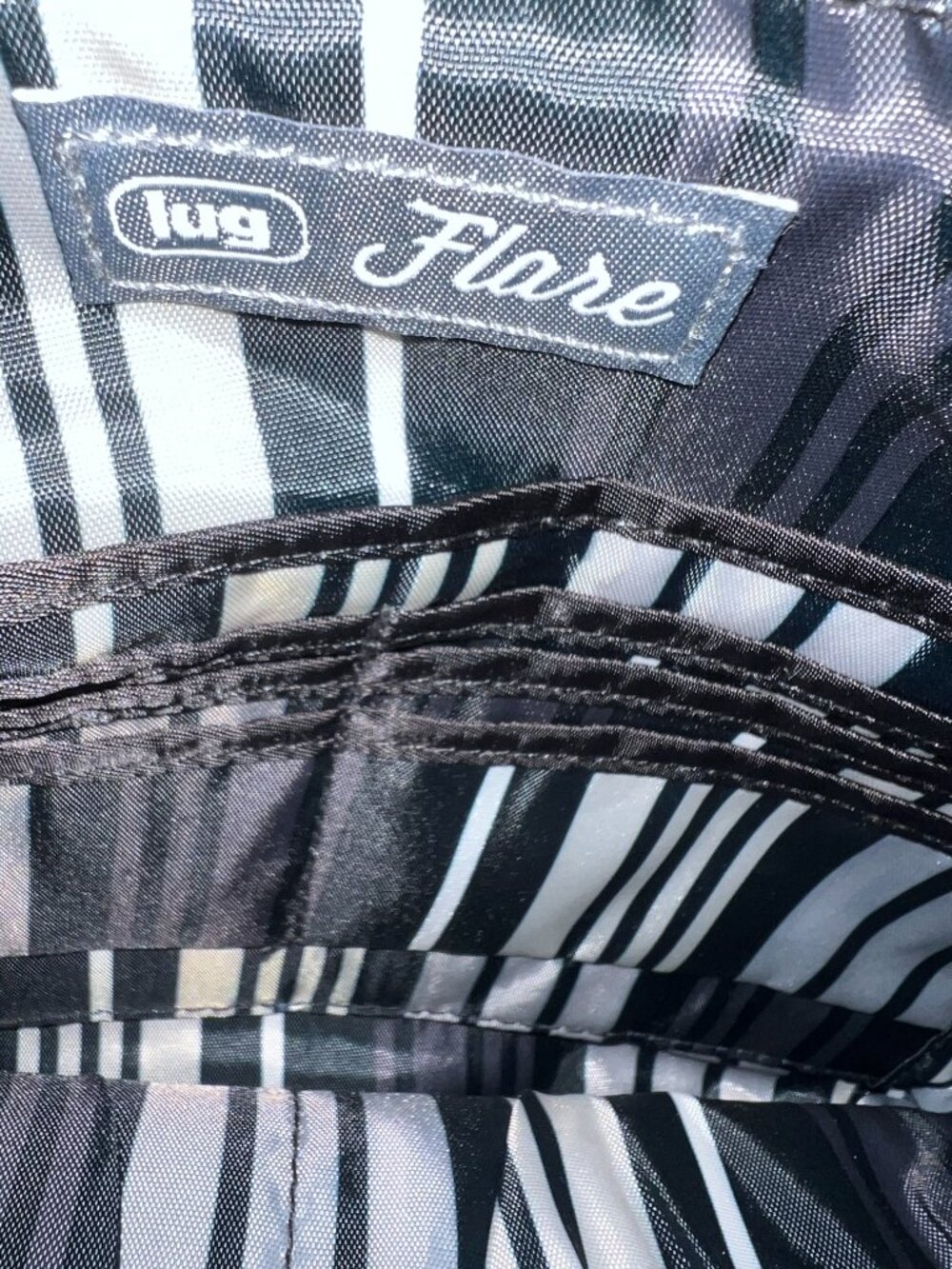 Lug Flare in Black with two straps - Picture 3 of 4
